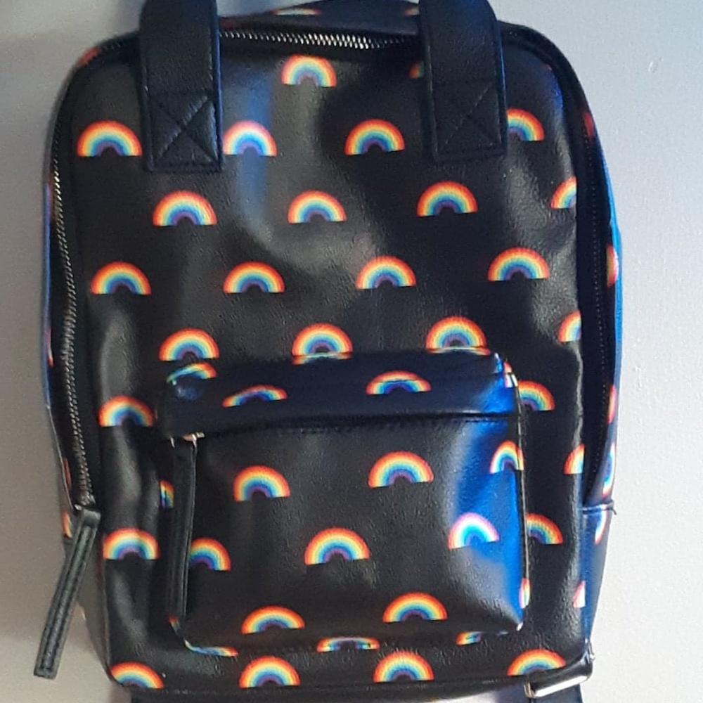 BARELY USED BLACK MINI BACKPACK WITH MINI RAINBOWS